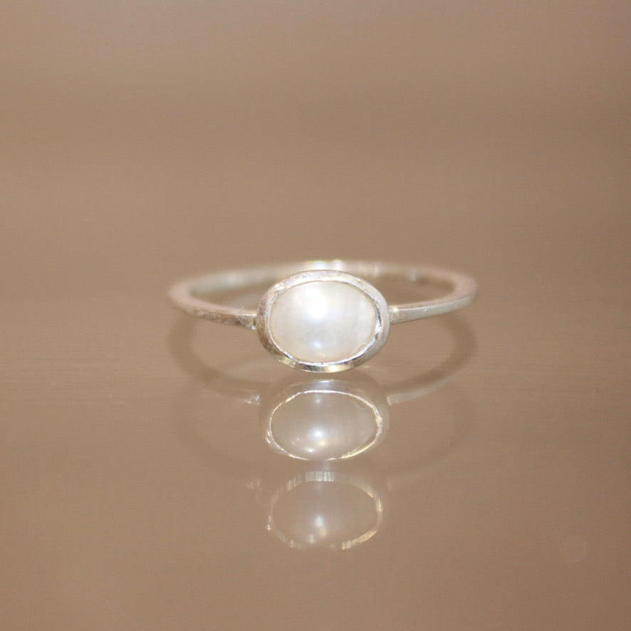 East West Oval Stacker Ring - Pearl - Silver