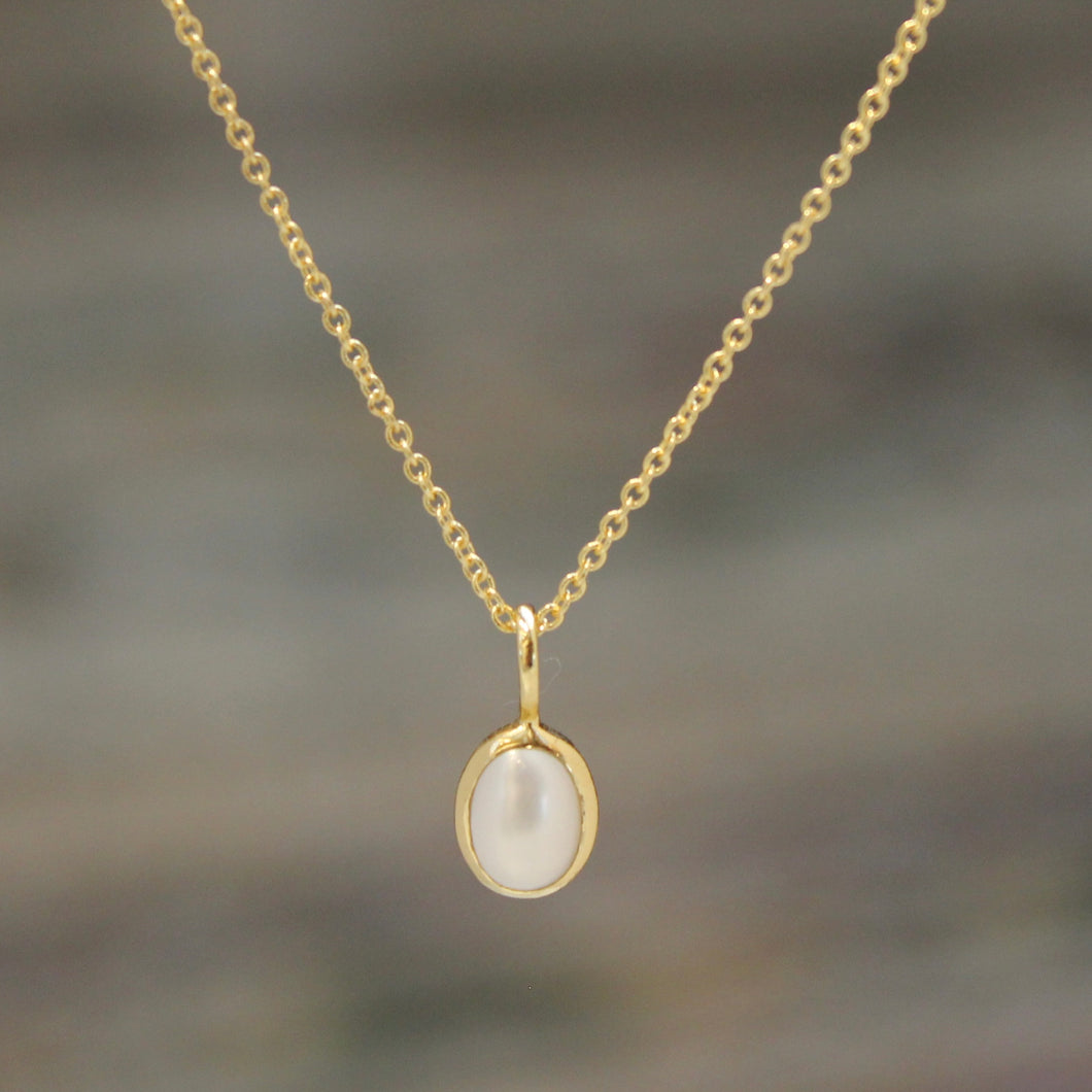 Oval Pendant Pearl